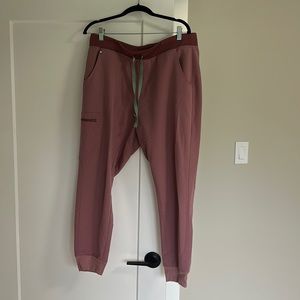 Zamora scrub jogger in mauve.